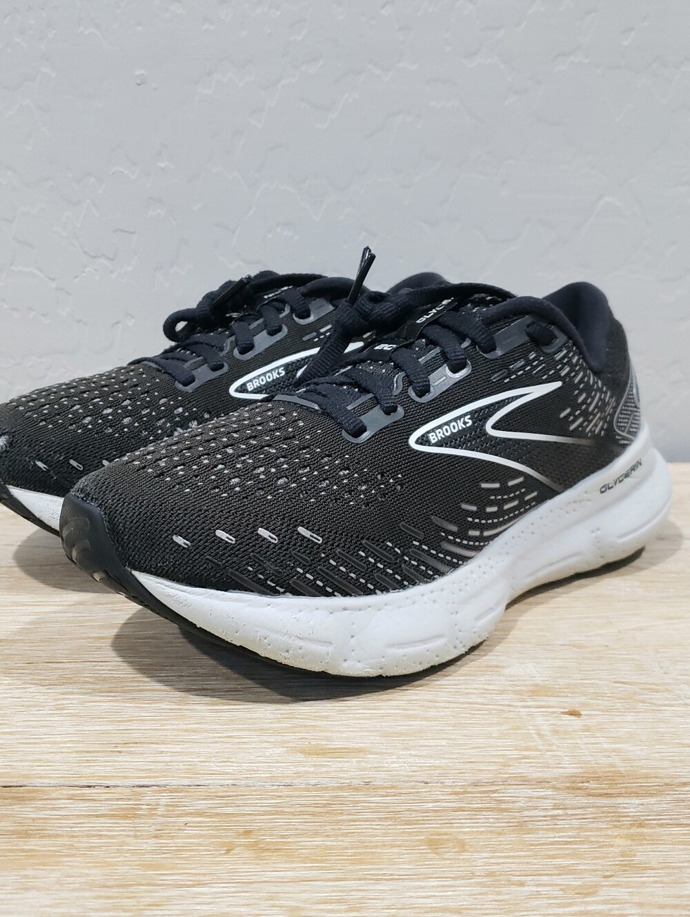 BROOKS Women's Glycerin 20 Running Shoes (8W) Black/White/Alloy